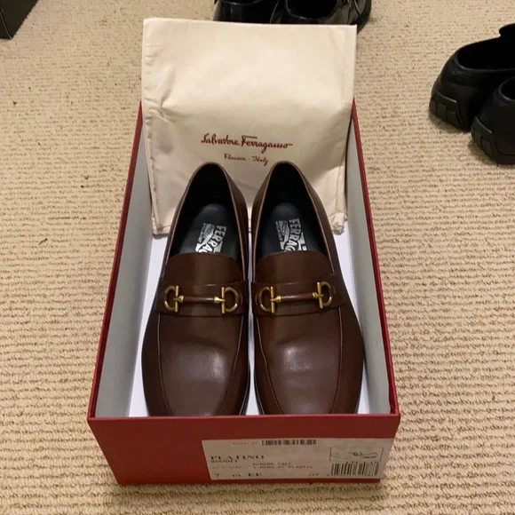 Salvatore Ferragamo | Shoes | Salvatore Ferragamo Platino  display picture 3
